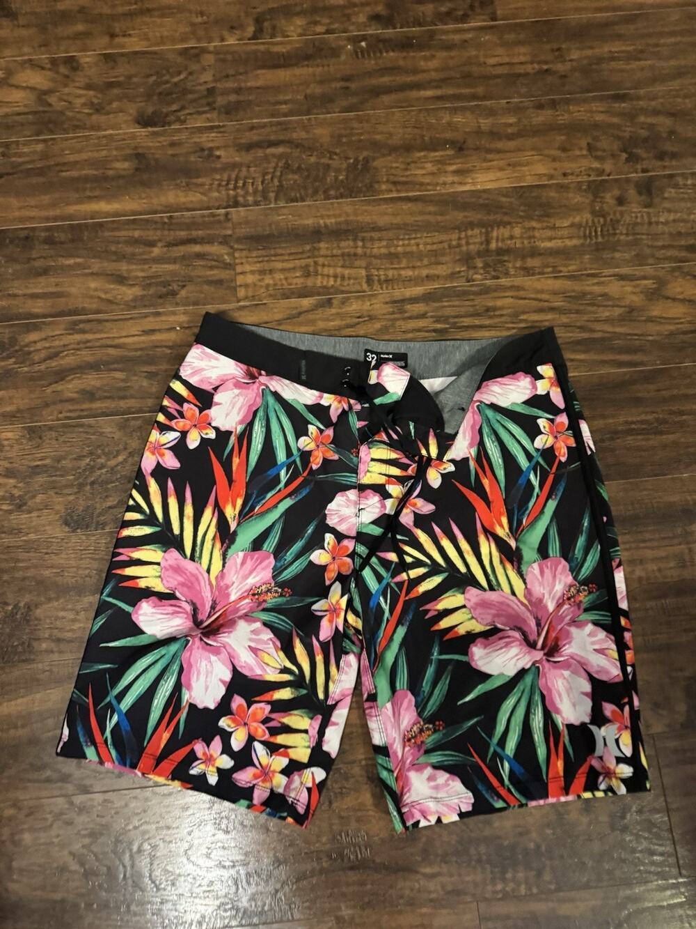 HURLEY Phantom- Board Swim Shorts Mens Size 32 Hawaiian flowers